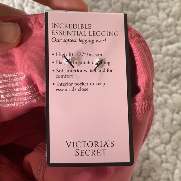 NWT! VS incredible essential legging - Picture 9 of 11
